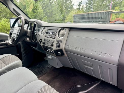 Used 2015 Ford F250 XLT w/ XLT Premium Package AWD/4WD image 9