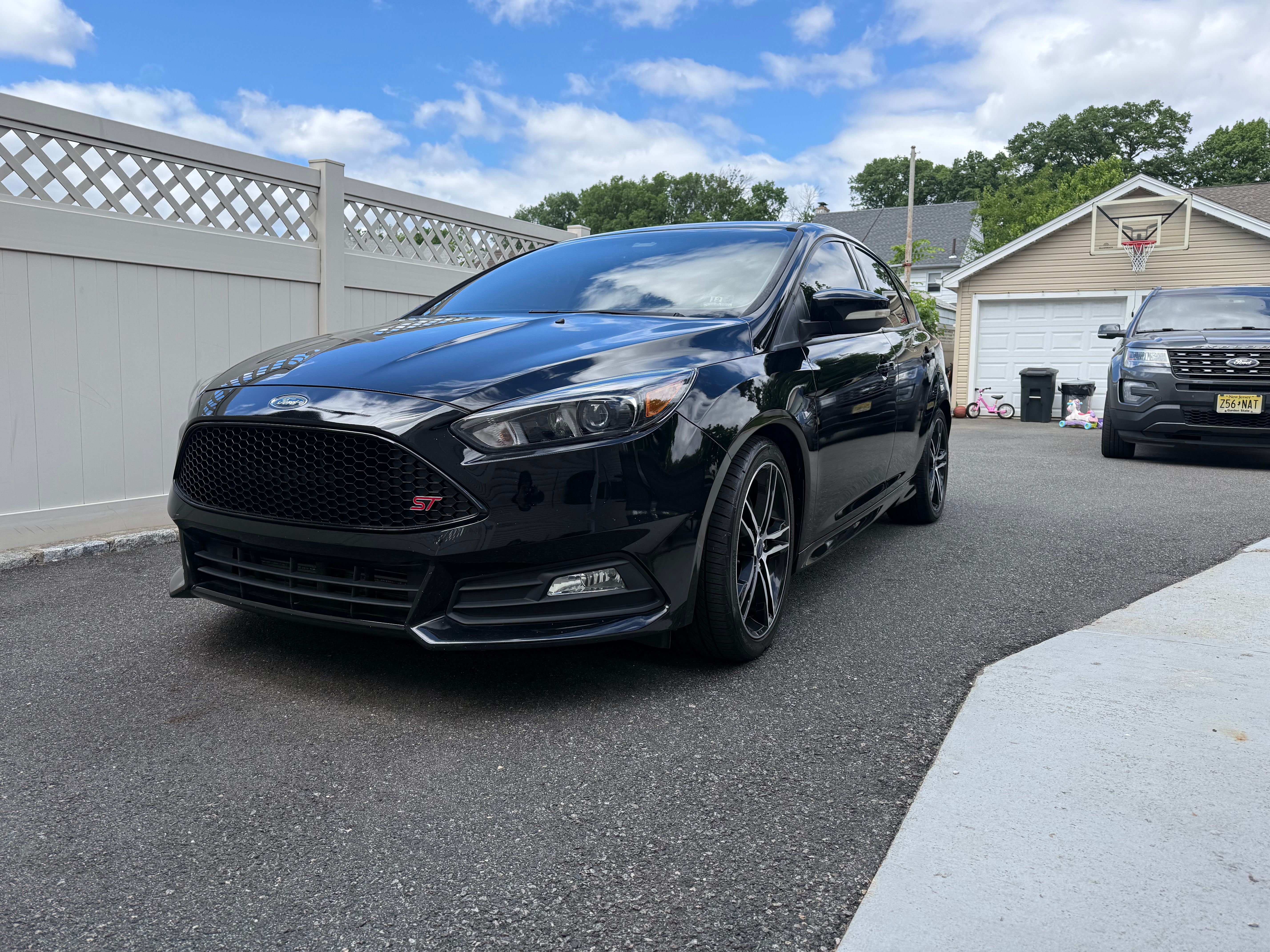 Used 2018 Ford Focus ST w/ Equipment Group 402A FWD image 5
