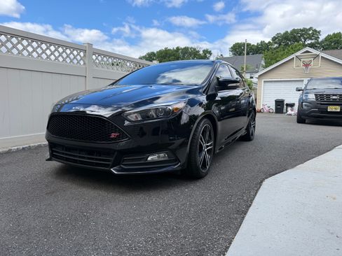 Used 2018 Ford Focus ST w/ Equipment Group 402A FWD image 5