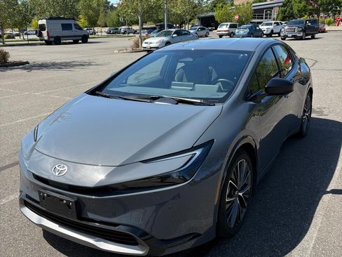 Used 2024 Toyota Prius XLE AWD/4WD image 14