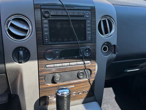 Used 2007 Lincoln Mark LT 4x4 image 9