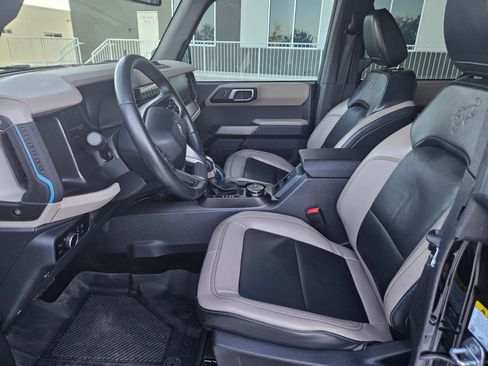 Used 2023 Ford Bronco Wildtrak image 13