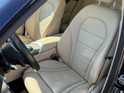 Used 2022 Mercedes-Benz GLC 300 4MATIC image 11
