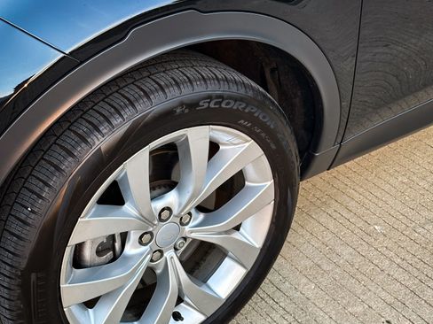 Used 2023 Land Rover Discovery Sport SE image 6