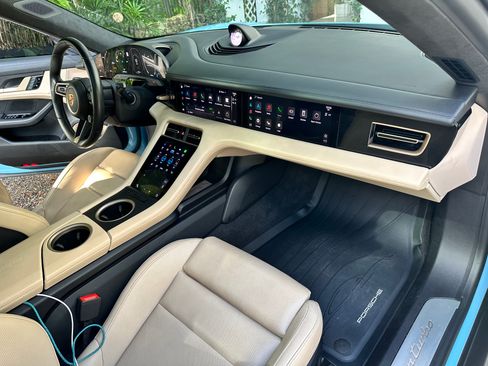 Used 2020 Porsche Taycan image 4