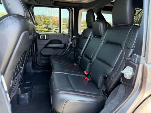 Used 2021 Jeep Wrangler Unlimited Rubicon AWD/4WD image 28