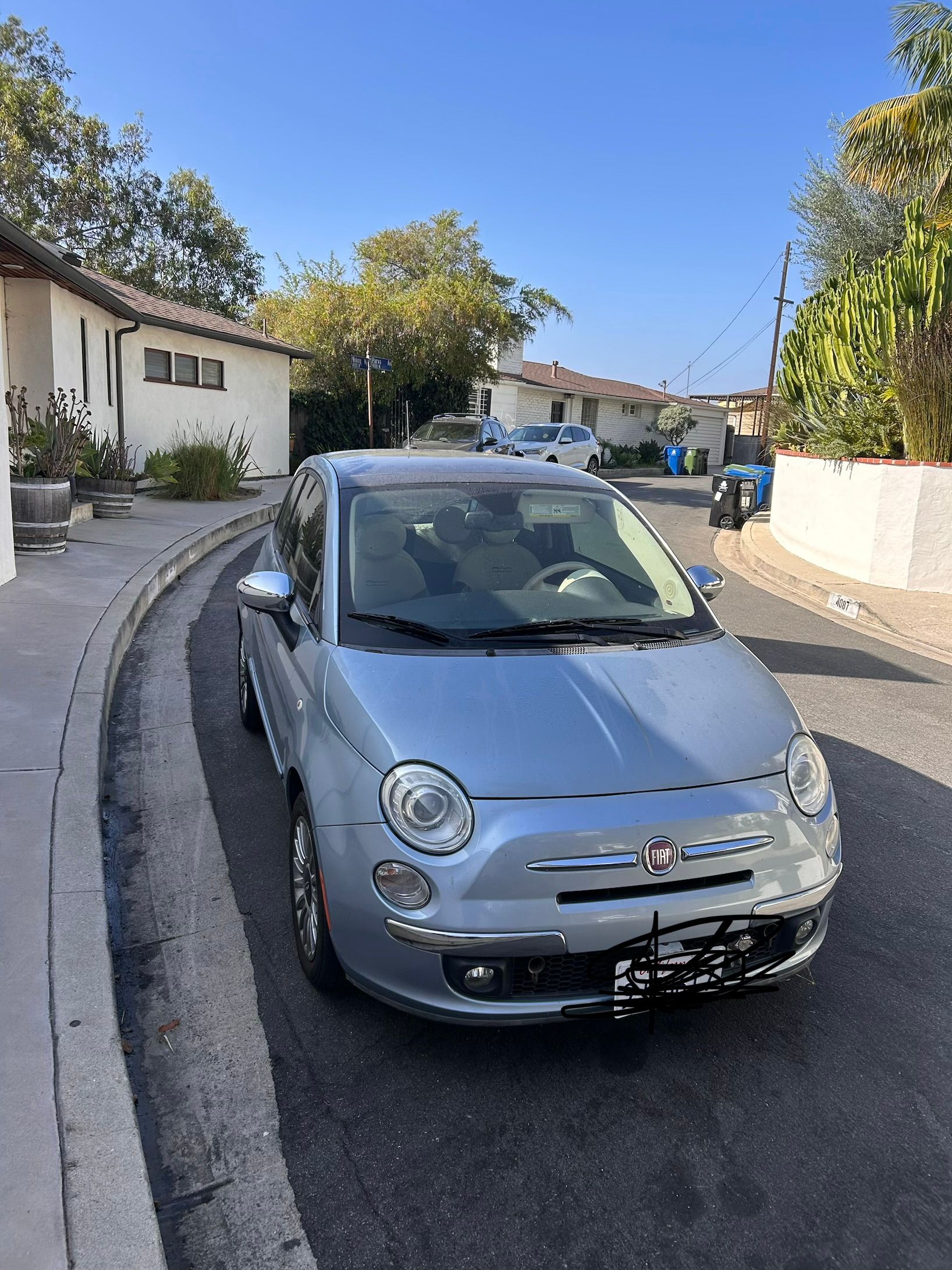 Used 2013 FIAT 500 Lounge w/ Luxury Leather Pkg FWD image 4