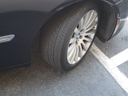 Used 2009 BMW 750i image 11