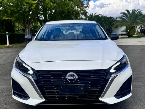 Used 2024 Nissan Altima 2.5 SV image 5