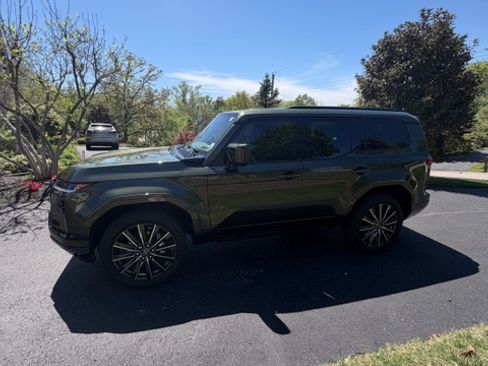 Used 2024 Lexus GX 550 w/ Accessory Package (Z1) image 11