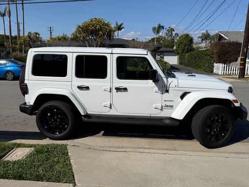 Used 2023 Jeep Wrangler Unlimited Sahara w/ Cold Weather Group AWD/4WD image 5