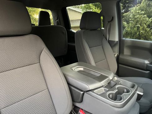Used 2021 Chevrolet Silverado 1500 Custom Trail Boss w/ LPO, Dark Essentials Package AWD/4WD image 17