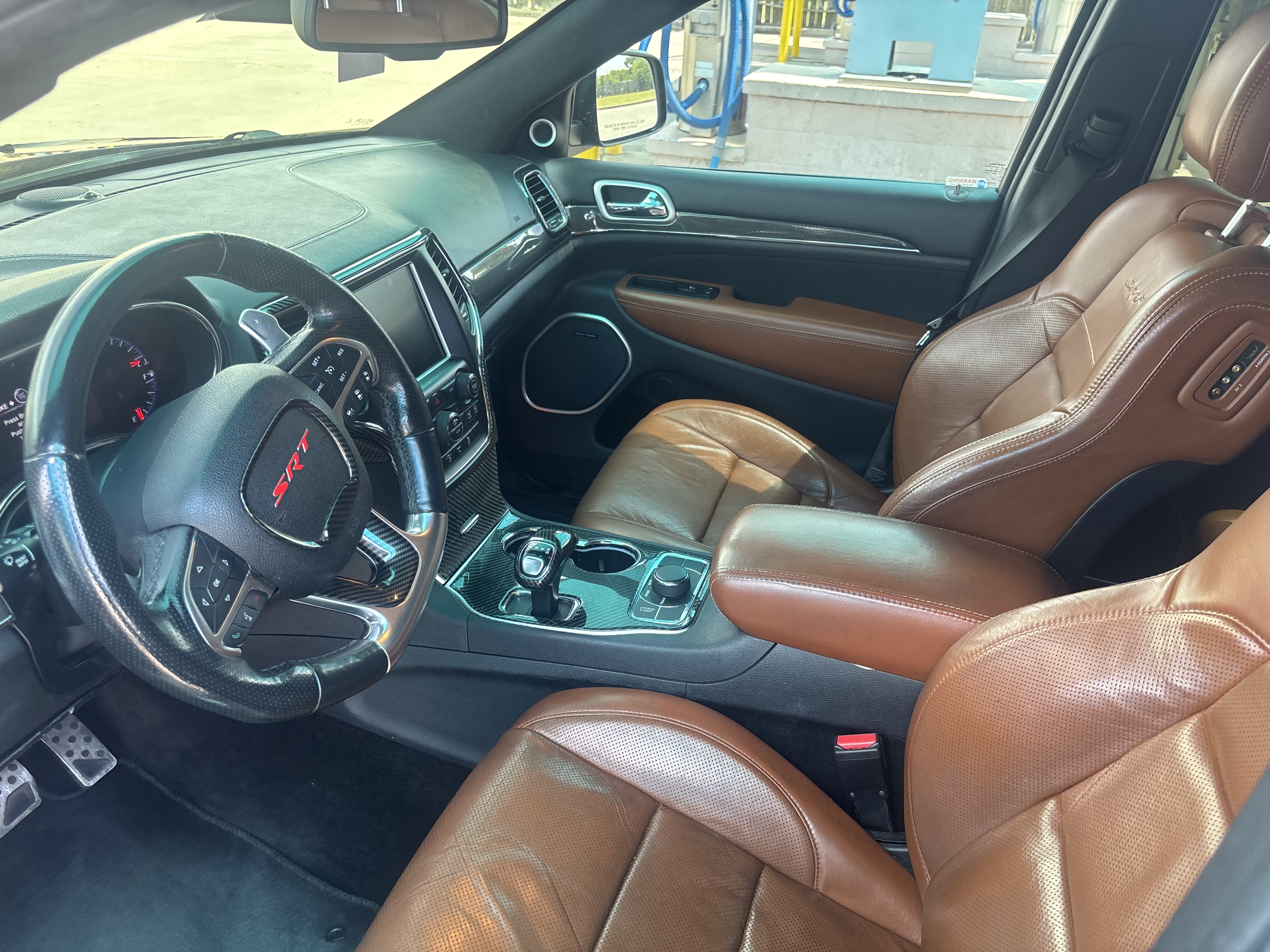 Used 2015 Jeep Grand Cherokee SRT w/ Luxury Group II AWD/4WD image 10