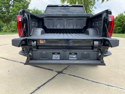 Used 2024 GMC Sierra 2500 Denali Ultimate image 11