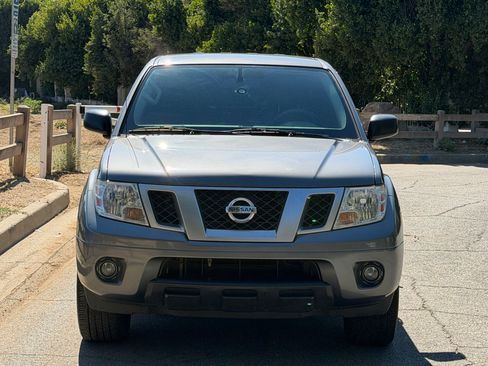 Used 2021 Nissan Frontier SV RWD image 5