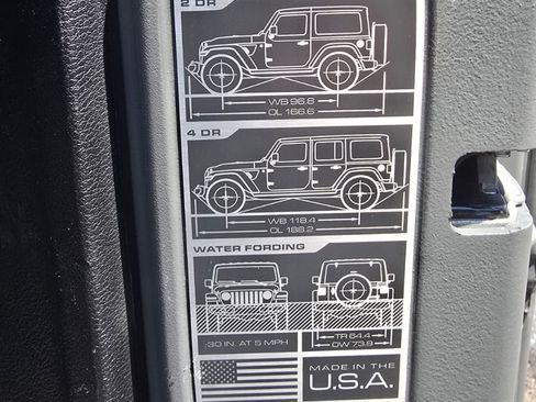 Used 2018 Jeep Wrangler Rubicon AWD/4WD image 6
