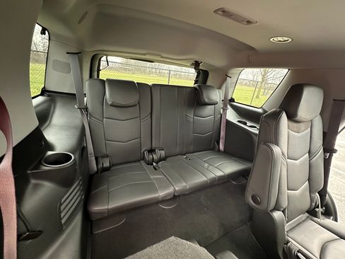 Used 2016 Cadillac Escalade Luxury image 11