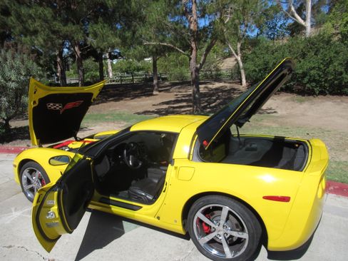 Used 2009 Chevrolet Corvette Coupe w/ Preferred Equipment Group RWD image 23