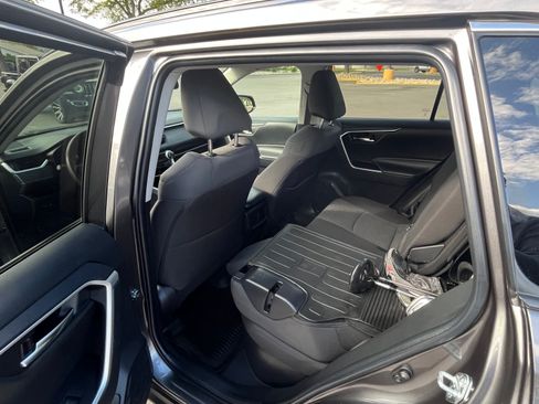 Used 2021 Toyota RAV4 XLE image 13