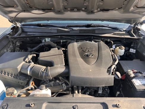 Used 2021 Toyota Tacoma SR5 w/ Technology Package AWD/4WD image 11