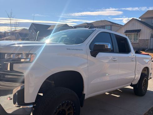 Used 2021 Chevrolet Silverado 1500 LT image 2