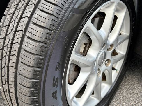 Used 2020 Chrysler Pacifica Touring-L FWD image 30