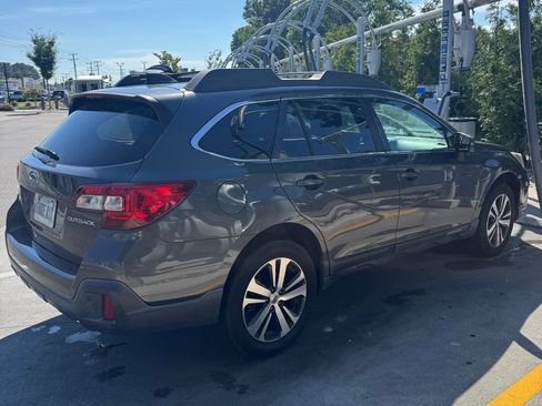 Used 2018 Subaru Outback 2.5i Limited AWD/4WD image 4