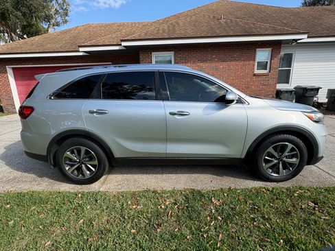 Used 2019 Kia Sorento EX w/ EX Touring Package image 6