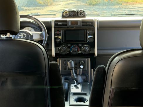 Used 2010 Toyota FJ Cruiser 4WD w/ Convenience Pkg image 10
