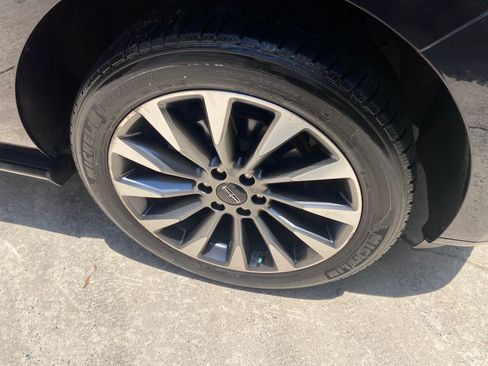 Used 2019 Lincoln Navigator Select RWD image 25