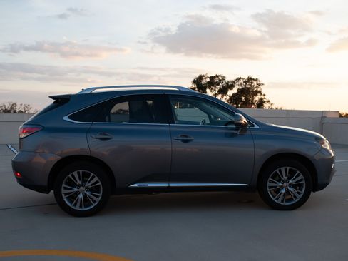 Used 2013 Lexus RX 450h AWD w/ Navigation Pkg image 13