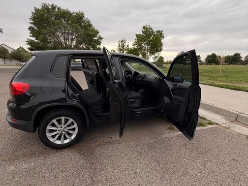 Used 2017 Volkswagen Tiguan Limited w/ Alloy Wheels Package AWD/4WD image 6