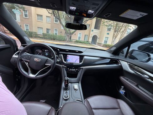 Used 2023 Cadillac XT6 Premium Luxury image 5