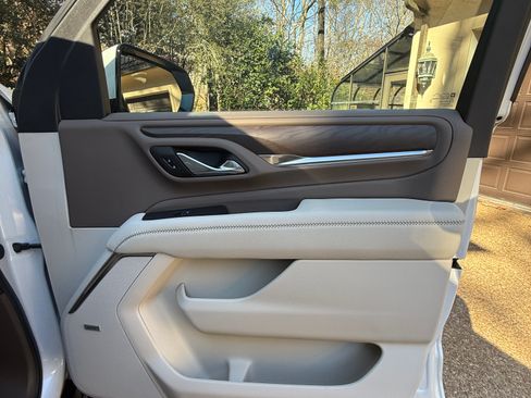 Used 2024 GMC Yukon XL Denali w/ Advanced Technology Package image 14