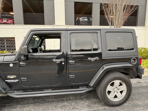 Used 2012 Jeep Wrangler Unlimited Sahara w/ Dual Top Group image 10