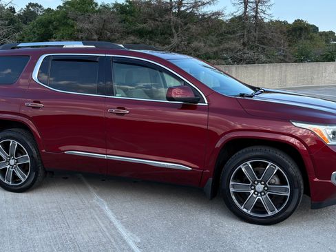 Used 2017 GMC Acadia Denali w/ Technology Package AWD/4WD image 4