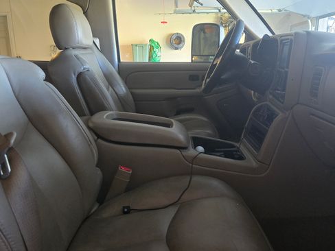 Used 2006 GMC Sierra 2500 SLE w/ Onstar Plus Package image 2