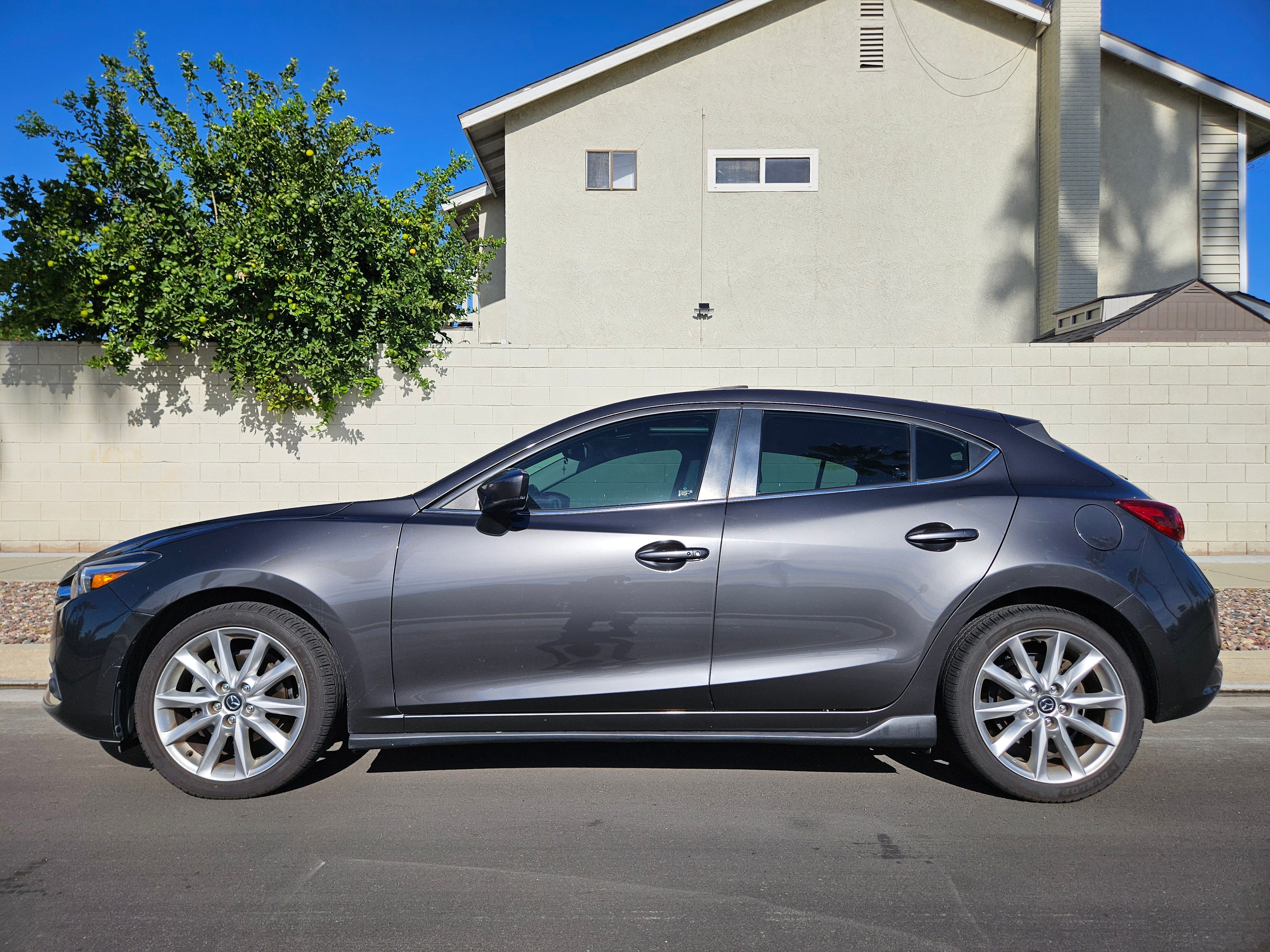 Used 2017 MAZDA MAZDA3 Grand Touring FWD image 8