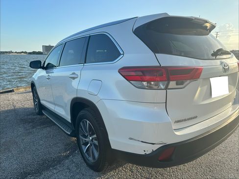 Used 2019 Toyota Highlander XLE FWD image 5