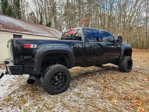 Used 2012 GMC Sierra 2500 Denali w/ Suspension Package, Off-Road image 4