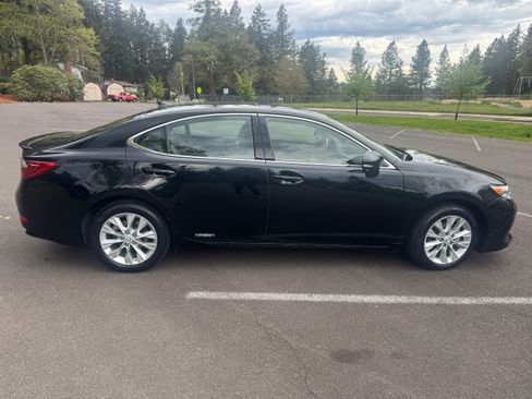 Used 2013 Lexus ES 300h image 1