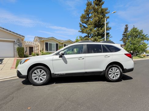 Used 2015 Subaru Outback 2.5i Premium AWD/4WD image 17