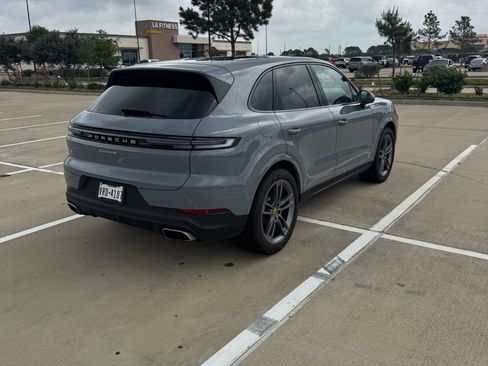 Used 2024 Porsche Cayenne AWD/4WD image 11