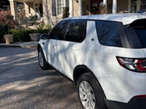 Used 2017 Land Rover Discovery Sport SE image 6