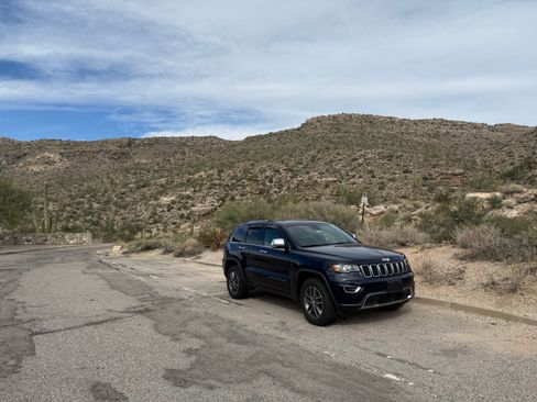 Used 2018 Jeep Grand Cherokee Limited AWD/4WD image 1