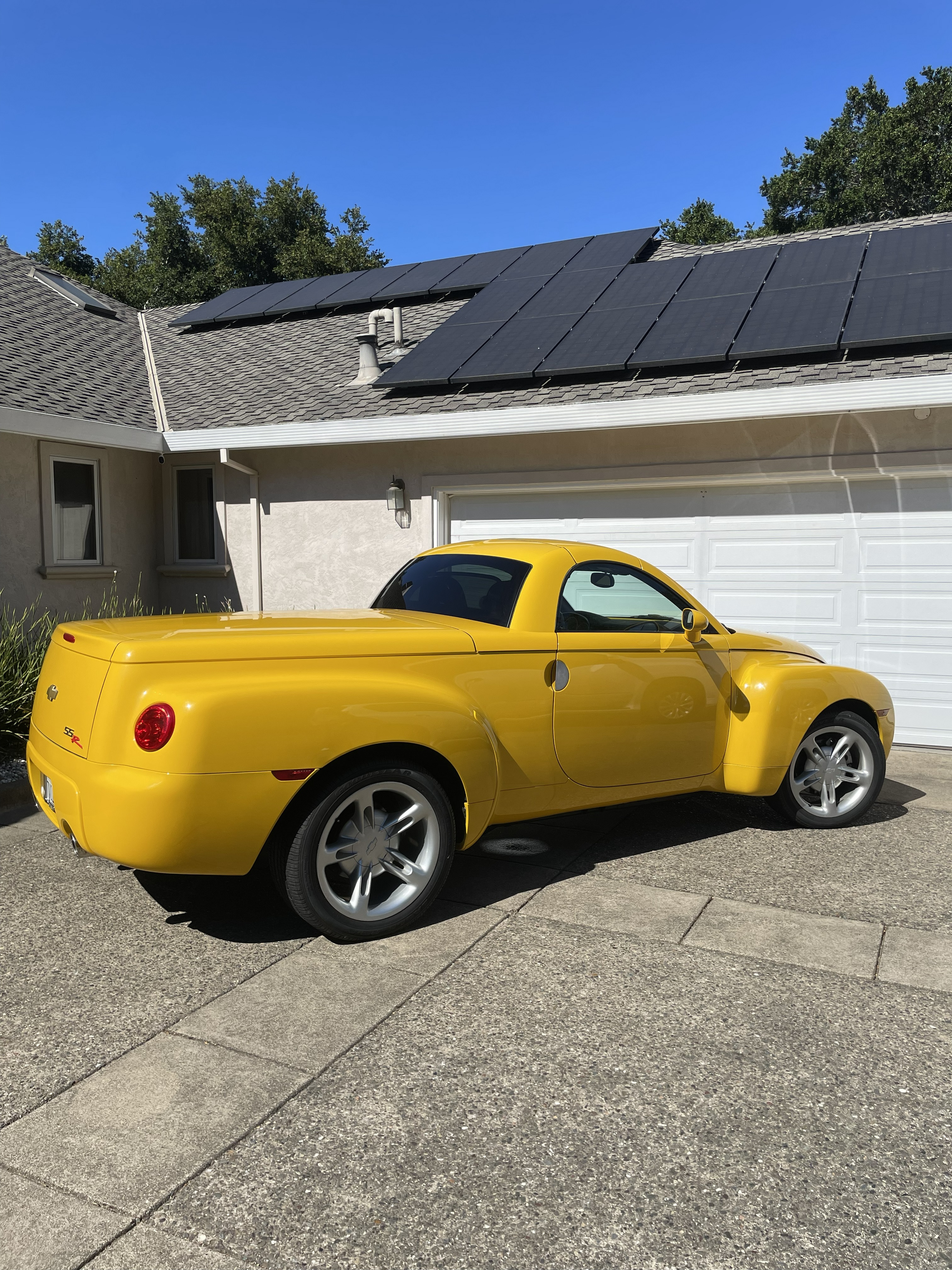 Used 2005 Chevrolet SSR w/ Preferred Equipment Group RWD image 21