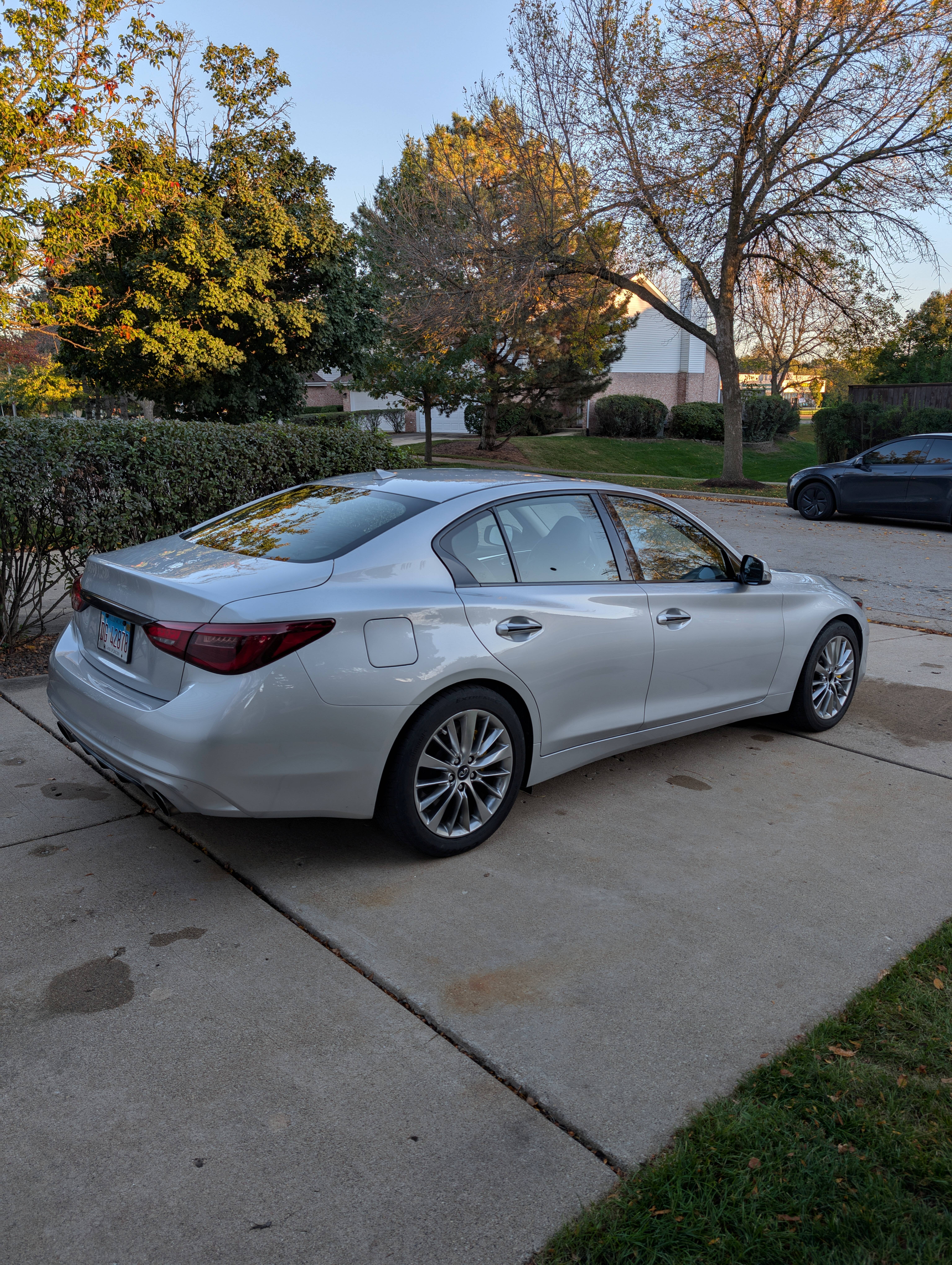 Used 2019 INFINITI Q50 Luxe w/ Essential Package (3.0T Luxe) AWD/4WD image 13
