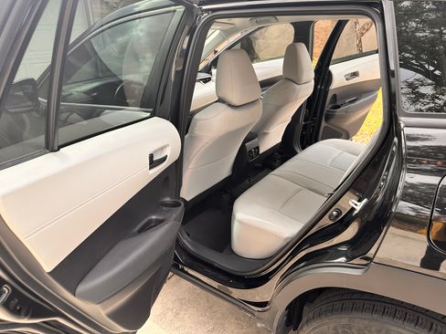 Used 2023 Toyota Corolla Cross L image 15