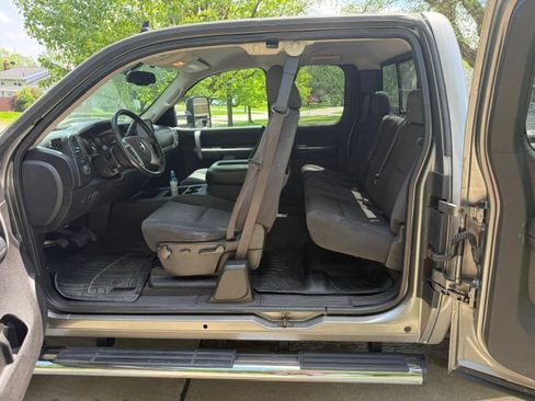 Used 2008 Chevrolet Silverado 2500 LT w/ 2LT Convenience Package AWD/4WD image 2