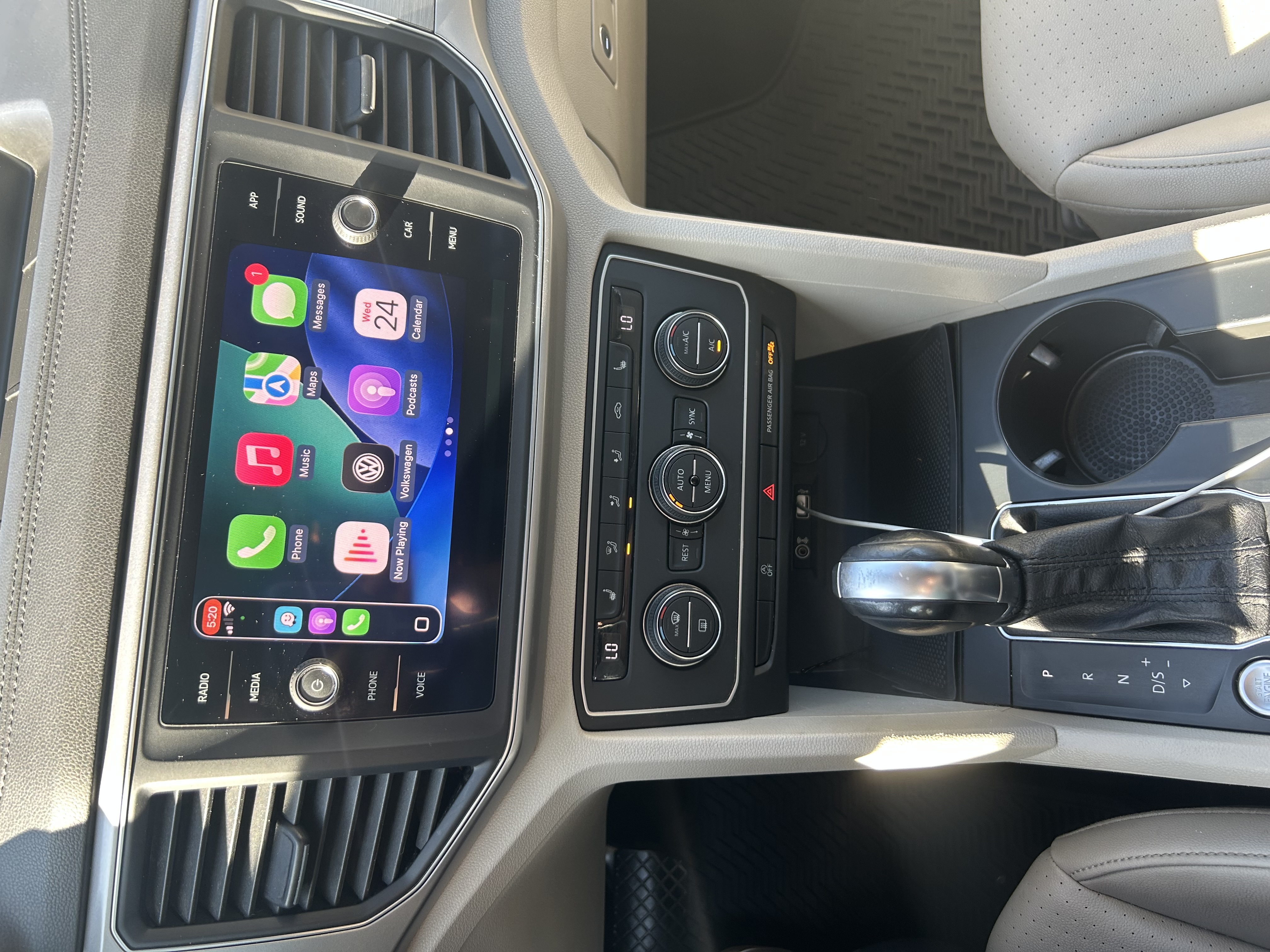 Used 2019 Volkswagen Atlas SE FWD image 2